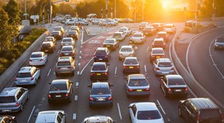 Tại sao ô tô tốn nhiên liệu nhiều hơn khi chạy trong thành phố?