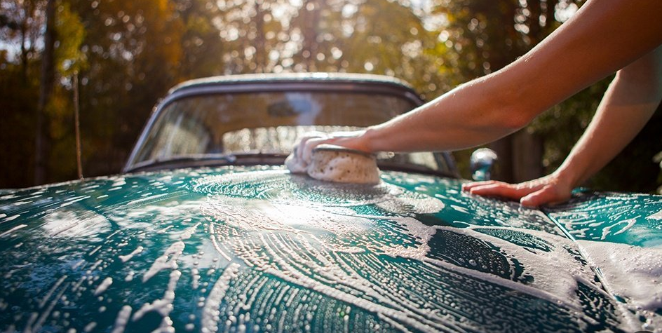 Rửa ôtô thì dùng bột giặt, nước rửa chén được không?