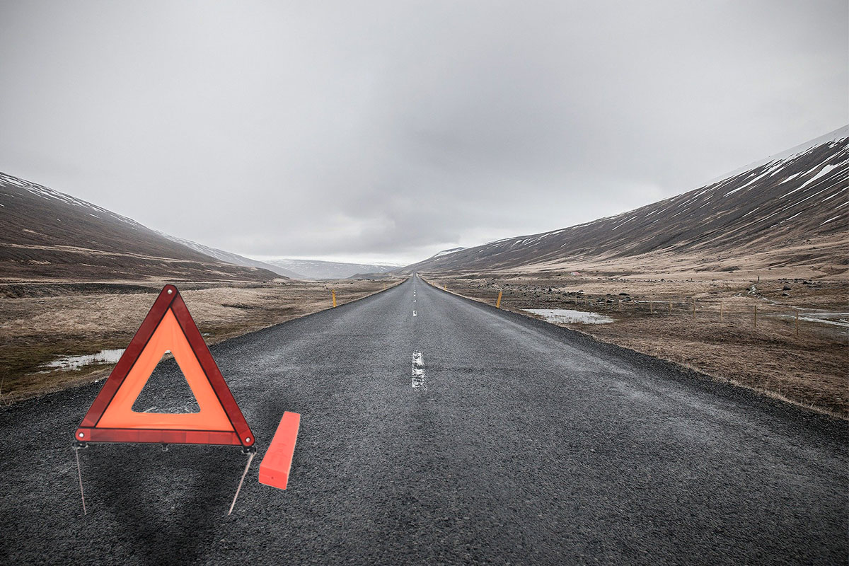 Vật Dụng Cực Rẻ Nhưng Bắt Buộc Phải Có Khi Xe Gặp Sự Cố Trên Cao Tốc