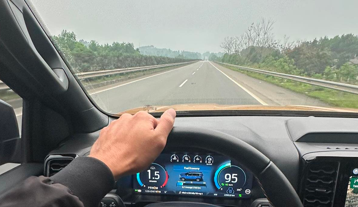 3 Quy Tắc Đảm Bảo An Toàn Khi Dừng Xe Trên Cao Tốc Để Tránh Va Chạm Từ Phía Sau